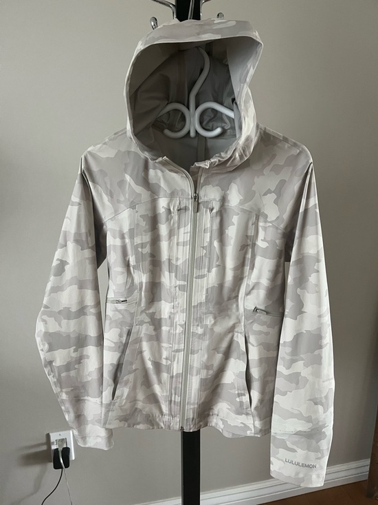 lululemon athletica Jackets & Blazers - Lululemon Break A Trail Light Gray Camo Hooded Shell